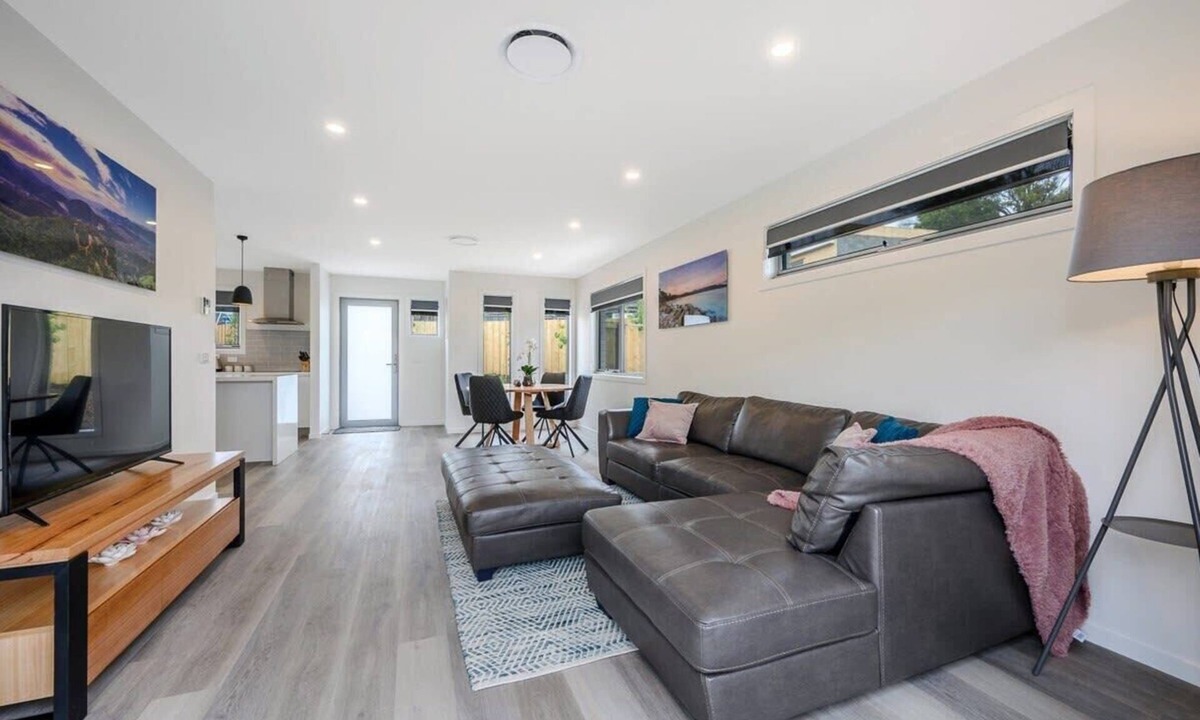 Warrane Villa | "Waratah Villa" No.6 | CBD & Airport 10min