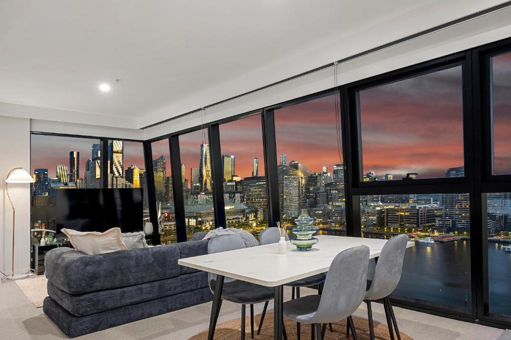 Docklands Apartment | Waterfront 2BR DreamView-Docklands-Gym-Pool-Free Parking