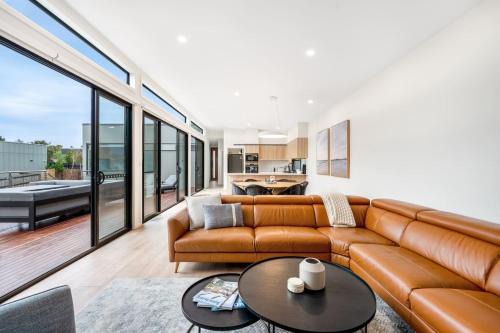 Opossum Bay House | Waterfront Luxury in Opossum Bay