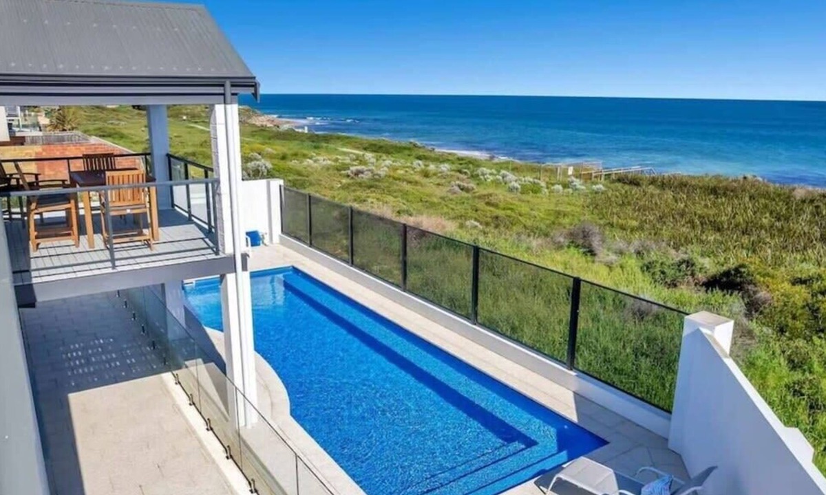 Halls Head House | Waterfront Oasis! with Private Pool