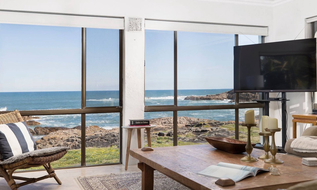 Anna Bay House | Waterfront Ocean Cottage