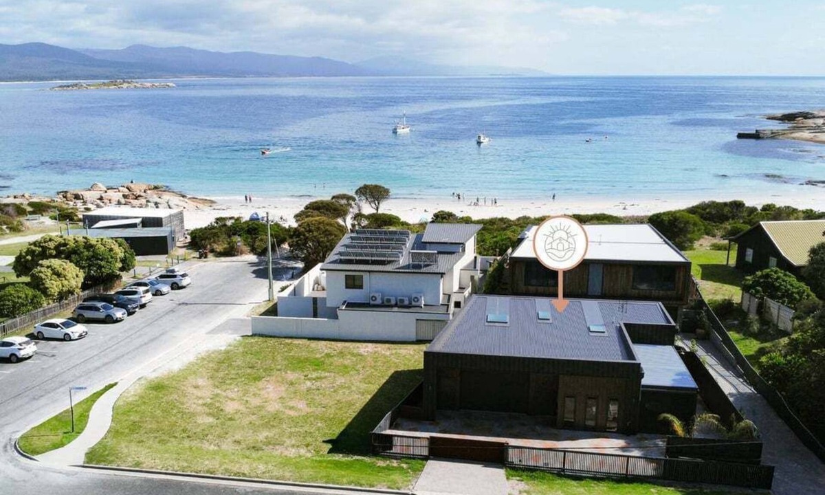 Bicheno Resort | Wauba - On Waubs Bay Beach