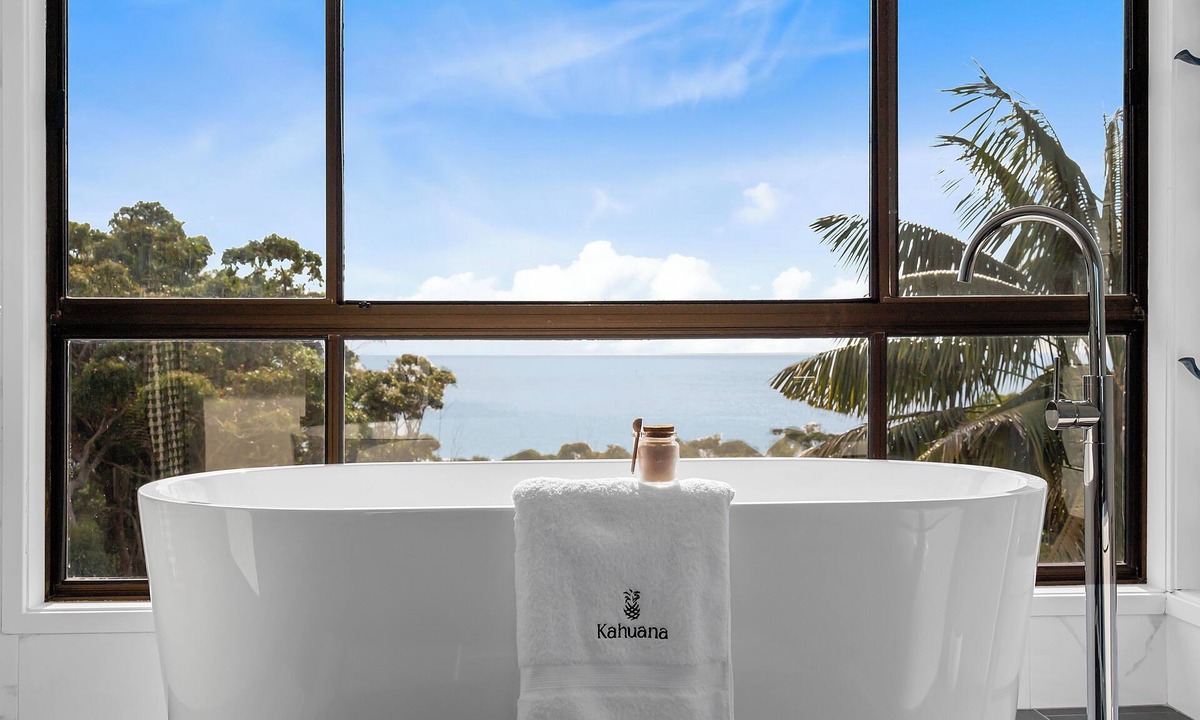 Copacabana House | "Wave'n Sea" - Breathtaking Views & Pool