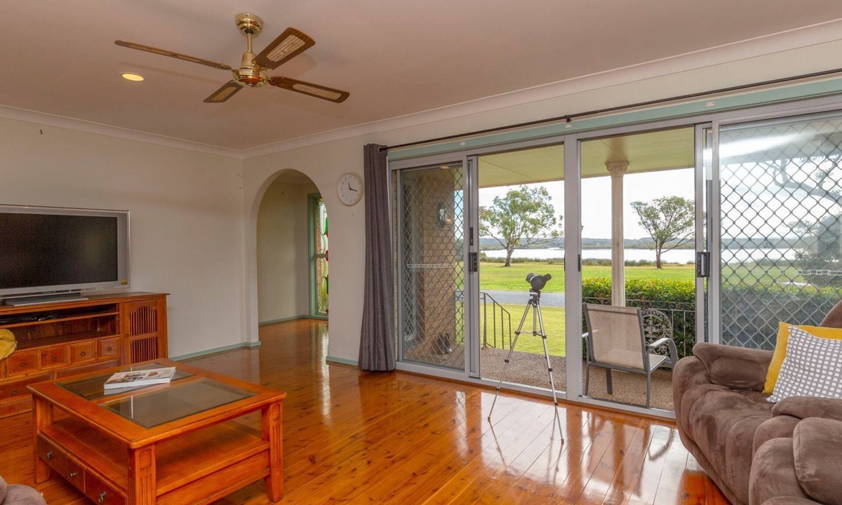 Hawks Nest House | Wayila - Riverfront - Pet Friendly