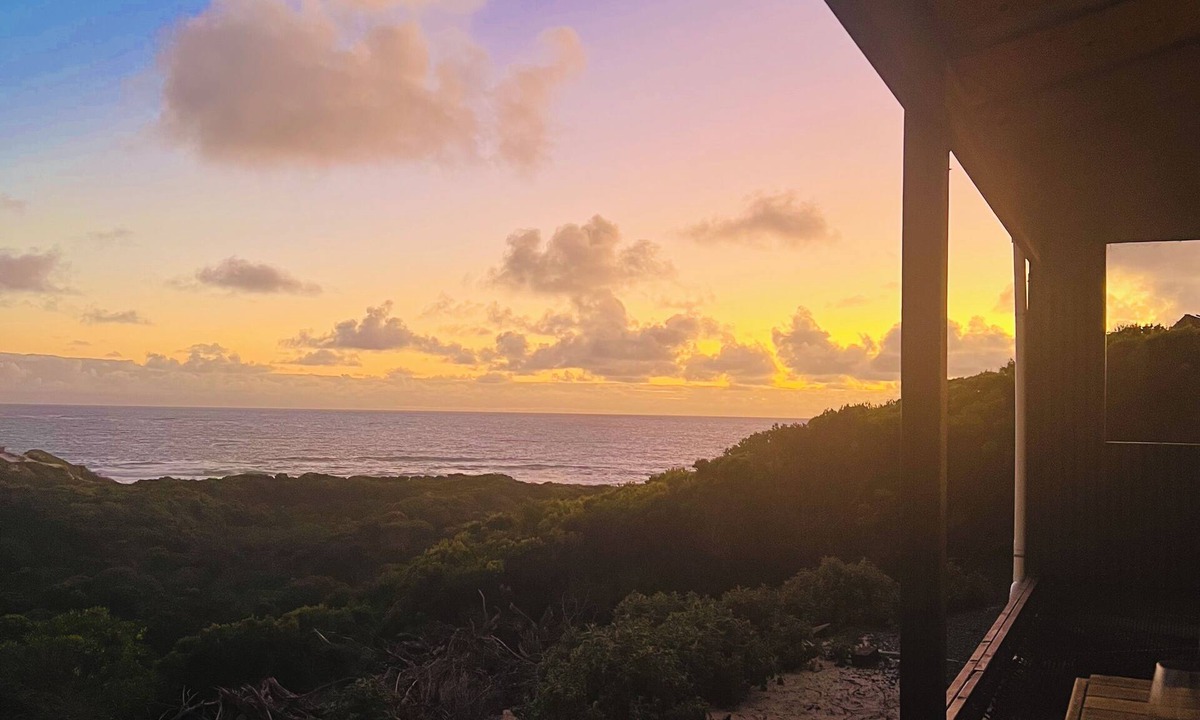 Nugara Cabin | Welcome to Admiral Cabin, a luxurious off-grid retreat on King Island, Tasmania.