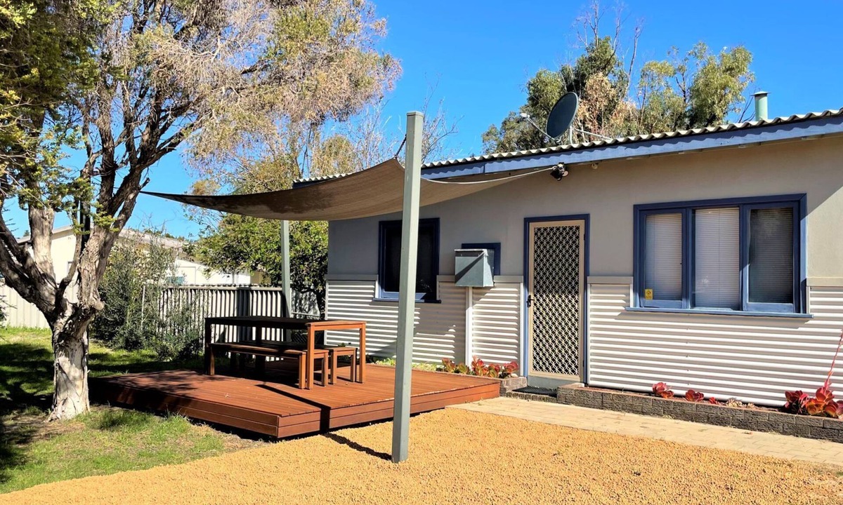 Jurien Bay House | Welcome to the Blue Beach House, a quaint beach shack and beautiful ocean front property in an exclu