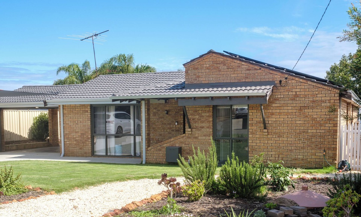 Mandurah House | Welcoming 3-Bed House with Large Backyard