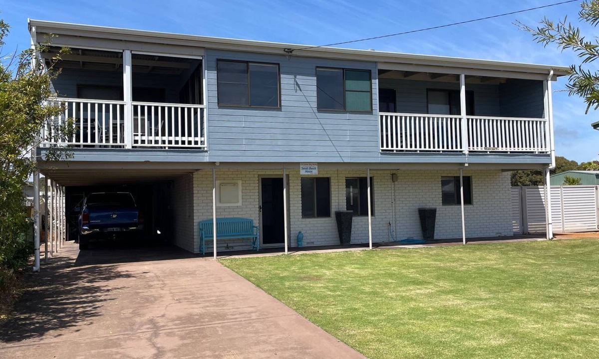 Jurien Bay House | What do you want from a holiday home. Short walk to the beach, shops, cafes and pubs?