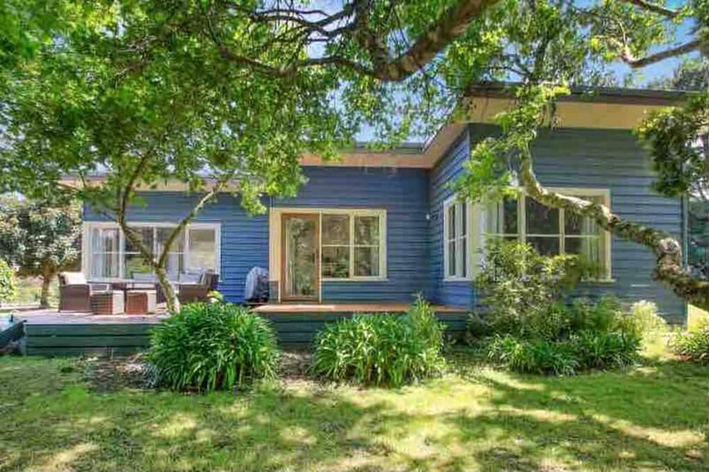 Tanybryn Cottage | Whispering Waters: Family-Friendly Cottage Rental in Tanybryn with Nearby Waterfalls