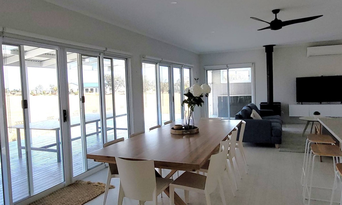 Port Victoria Hotel | Whispering Winds, Port Victoria