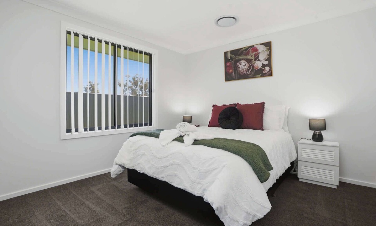 Orange House | Whistling Way Wonderscape - Modern 4 Bed, 2 Bath