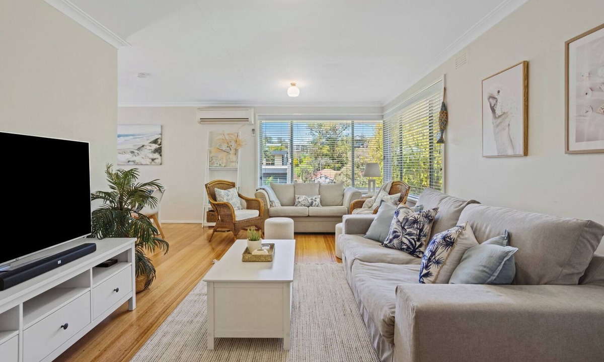 Sorrento House | WHITE SANDS, OXFORD IN SORRENTO, FAMILY & PET SEASIDE GETAWAY!