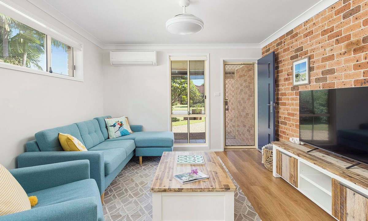 Fingal Bay House | Whitesands Hideaway - walking distance to the beach