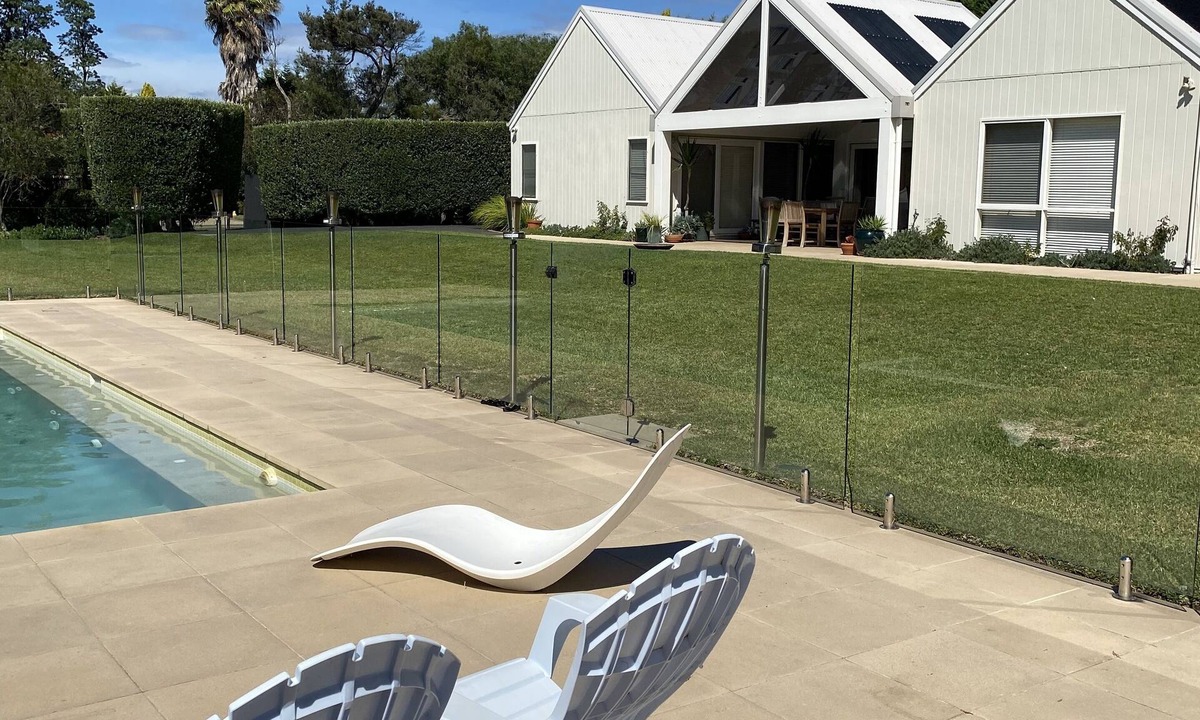 Blairgowrie House | Wildcoast Getaway- Pool, tennis court and trampoline