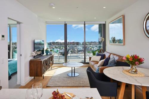Williamstown Apartment | Williamstown Apartment Balcony, Parking & Views