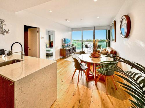Williamstown Apartment | Williamstown Apartment Balcony, Parking & Views