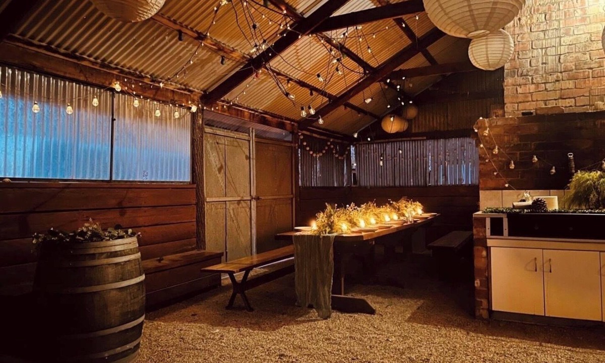 Chiltern Cabin | Willuna Farm Stay - Cosy cabin farm stay