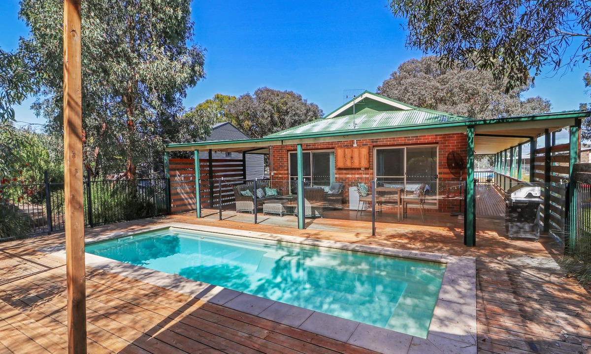 Bonnie Doon House | Wilson - Enjoy your private oasis overlooking the beautiful native garden.
