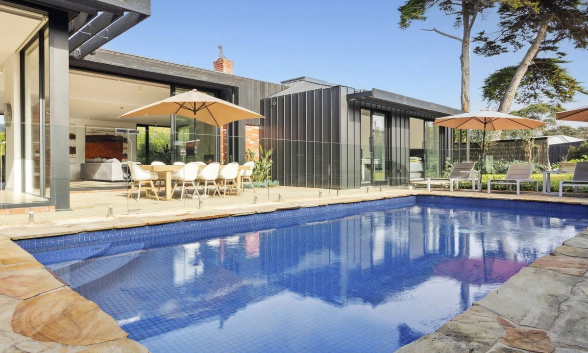Portsea House | Windsurfer Close to the Portsea village