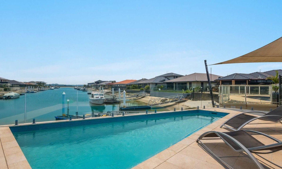 Yamba House | Witonga Waters - Pet Friendly Luxury Waterfront Escape with Pool & Pontoon - Holiday Yamba