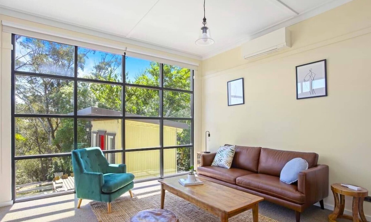 Blackheath Cottage | Wonga Cottage - Up-Market Country Style 3 Bedroom 2 Bathroom Pet-Friendly Home on Bushland