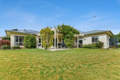 Orange House | Wren Hill - Dreamy Home with Spectacular Views