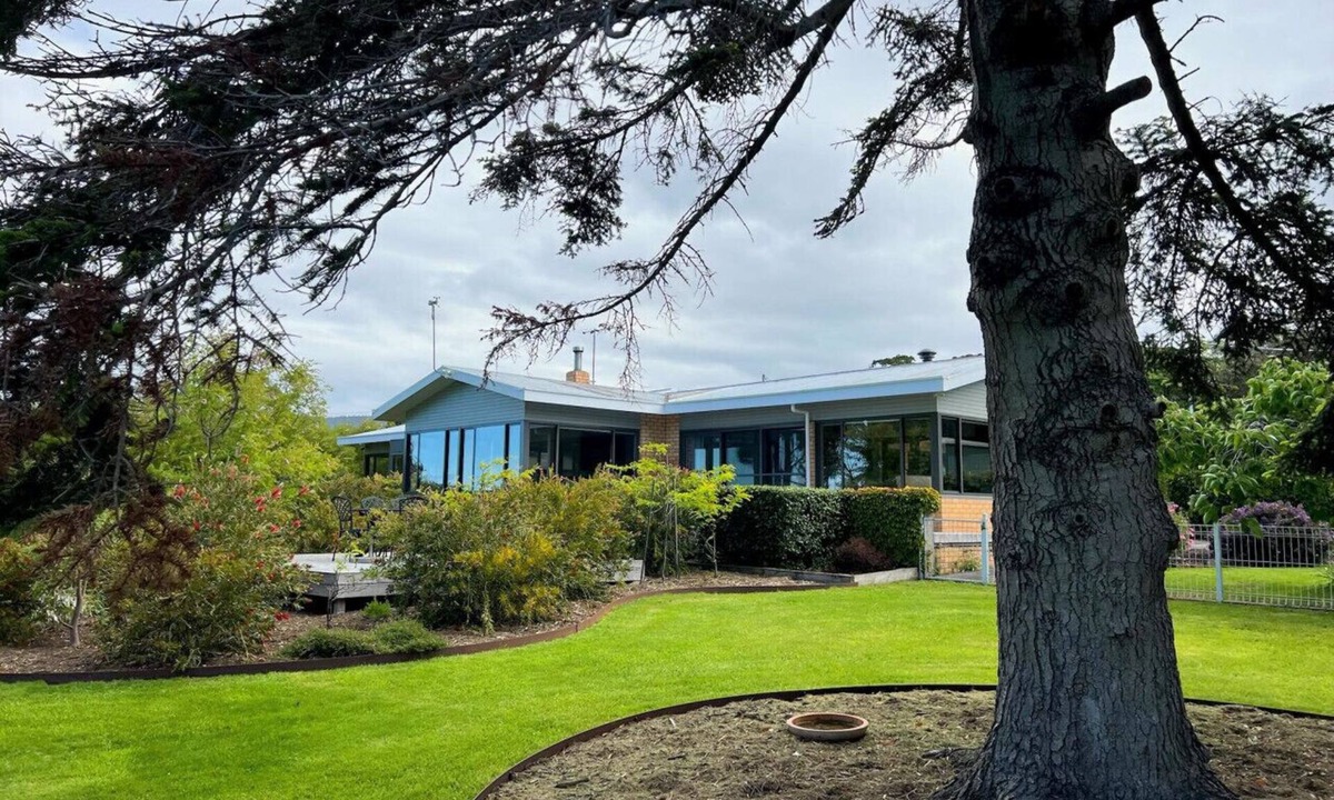 Woodbridge House | wyeangta - Woodbridge Waterfront Retreat