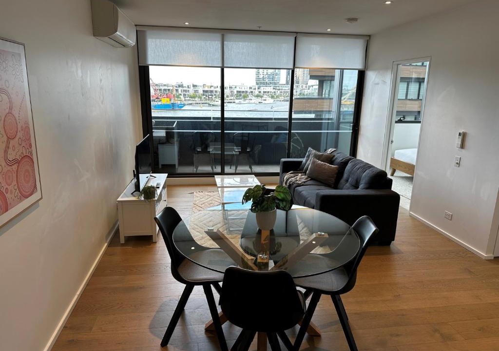 Docklands Apartment | Wyndel Apartments One Bedroom Mel883Col210S