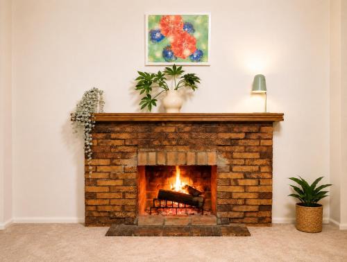 Yarrawonga Apartment | Yarrawonga Holiday House with Open Fireplace
