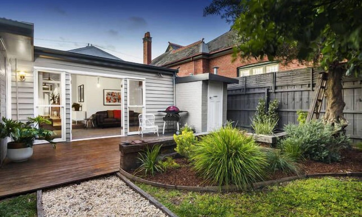 Coburg House | Yellow Door Coburg | Boutique Accommodation | Sleeps up to 16 guests