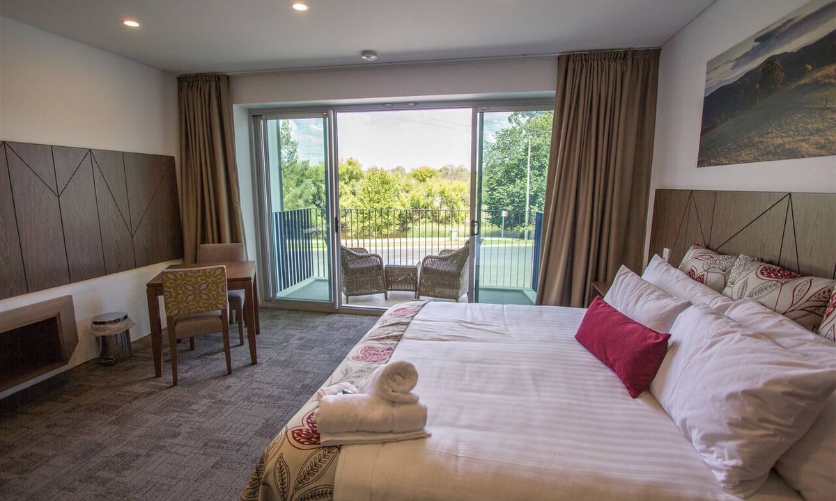 Young Hotel | Young Federation Motor Inn