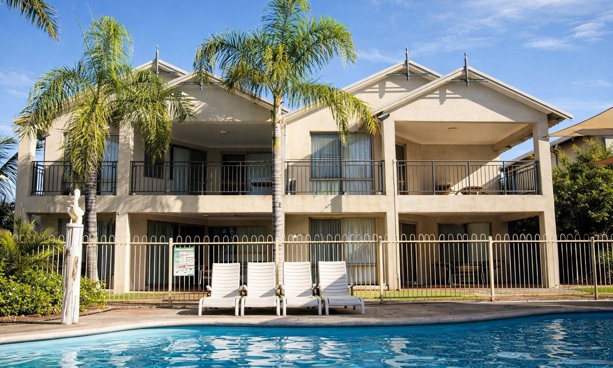 Kalbarri Villa | Your Perfect Kalbarri getaway, Poolside Villa Near River, Shops and Beaches