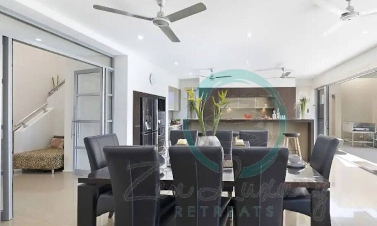 Bayview House | Zen Bayview Bliss: Luxury Marina Mansion