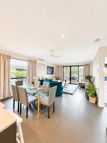 Durack House | Zen Courtyard - garden - patio - garage