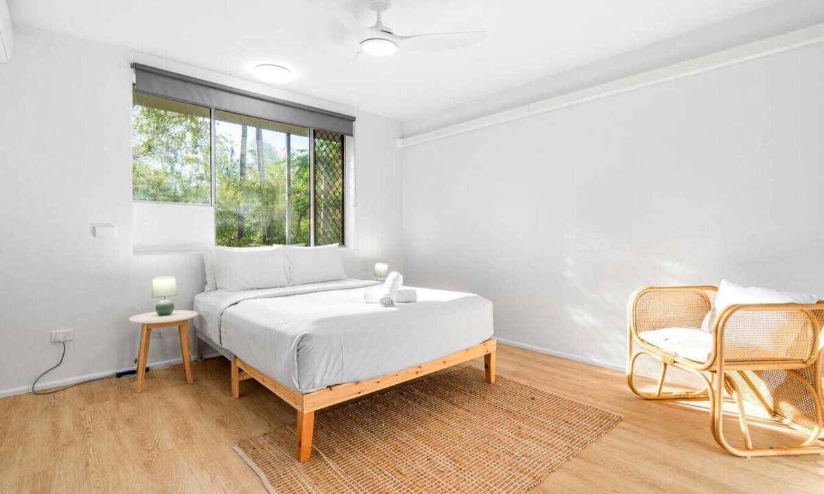 Coconut Grove Apartment | Zen Crescent Sanctuary : Cozy - Modern - Unique