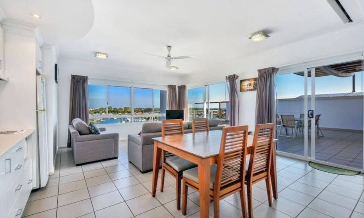 Cullen Bay Apartment | Zen Marina Rooftop Huge Balcony BBQ Sunsets