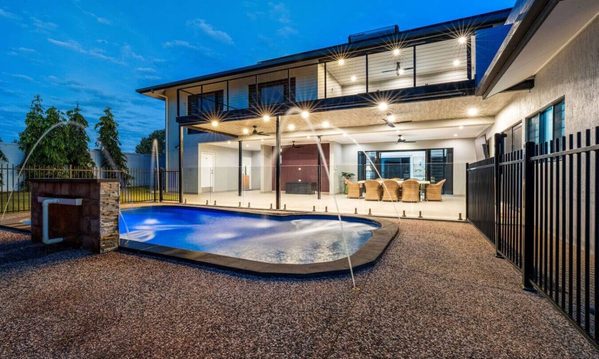 Lyons House | Zen Monarch: Family Luxury Retreat ~ Pool ~ BBQ