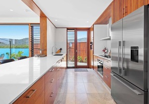 14 The Cove - Waterfront Whitsunday Home