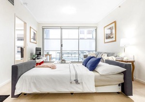 A Cozy & Spacious 2BR Apt for 7 Next to Darling Harbour