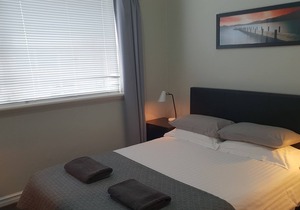 Central, quiet, comfortable first floor 1 bedroom apartment. in Fremantle