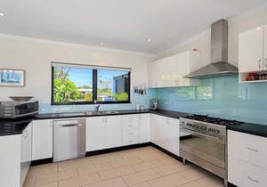 Dune House Vincentia by Book Jervis Bay