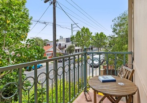 Lovely Classic Apartment Steps From Beach