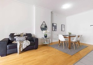 NEW! A Bright & Modern Suite Next to Darling Harbour