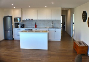 Pambula Beach Holiday Retreat - 2 Queen bedrooms, 12pm checkout