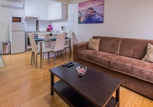 Perfectly Located, Gorgeous St Kilda Queen Bed Apartment