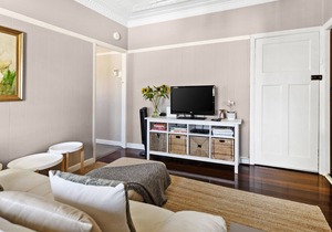 Quiet, bright Art Deco apartment on New Farm Park in New Farm