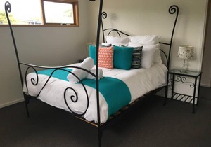 Quiet, Cosy and Quirky in Capel Sound...Fits Boat