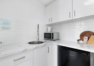 Sun, Surf & Sand - Unit 2 in Surfers Paradise