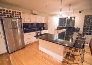 Villa Jasper - Spacious villa style accommodation with panoramic views in Binalong Bay