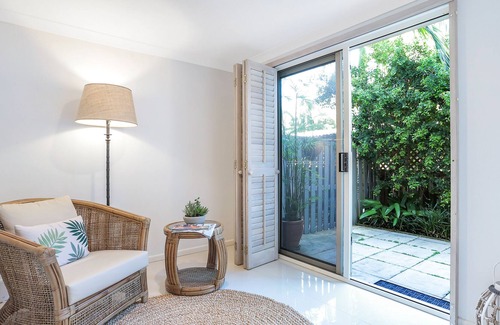 Noosaville House | Privacy by the river, Noosaville